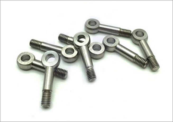 Vít mắt có đầu hình vòng cung mở tạo thành một mắt nhỏ hình tròn hoặc hình trái tim