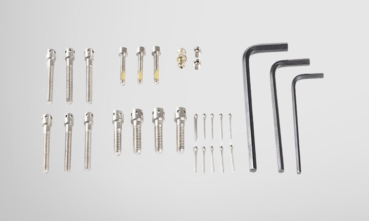 Vít 3 lưỡi sở hữu một đường răng cưa xoắn dọc theo bề mặt với 3 cánh chia đều xung quanh thân trụ Vít 3 lưỡi sở hữu một đường răng cưa xoắn dọc theo bề mặt với 3 cánh chia đều xung quanh thân trụ